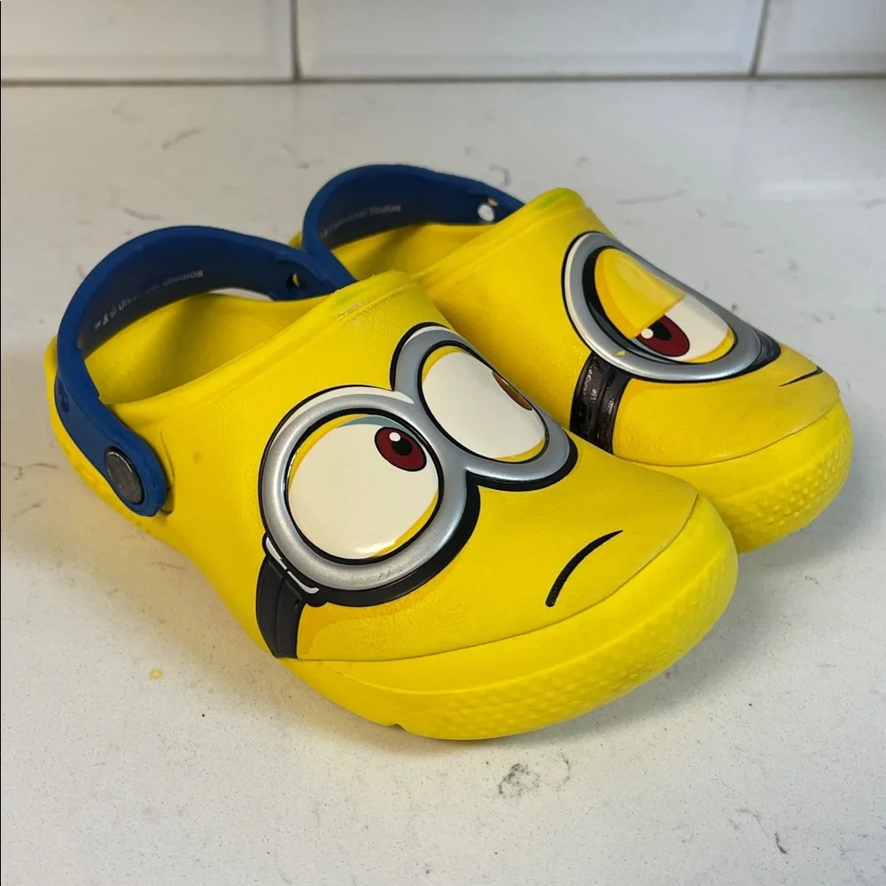 Crocs Fun Lab Minions Yellow Kids Clog Sandals with Blue Strap Size 11 - Picture 9 of 17